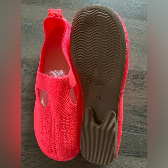 Women’s Solid Color Breathable Woven Slip On Lightweight Flat Shoes - 38 & 40 - Picture 2 of 6